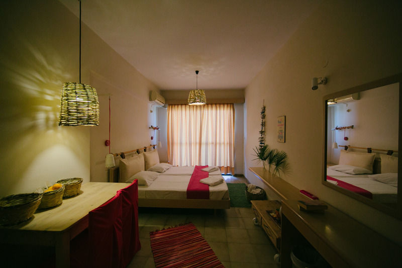 פליראקי Gorgona Studios מראה חיצוני תמונה
